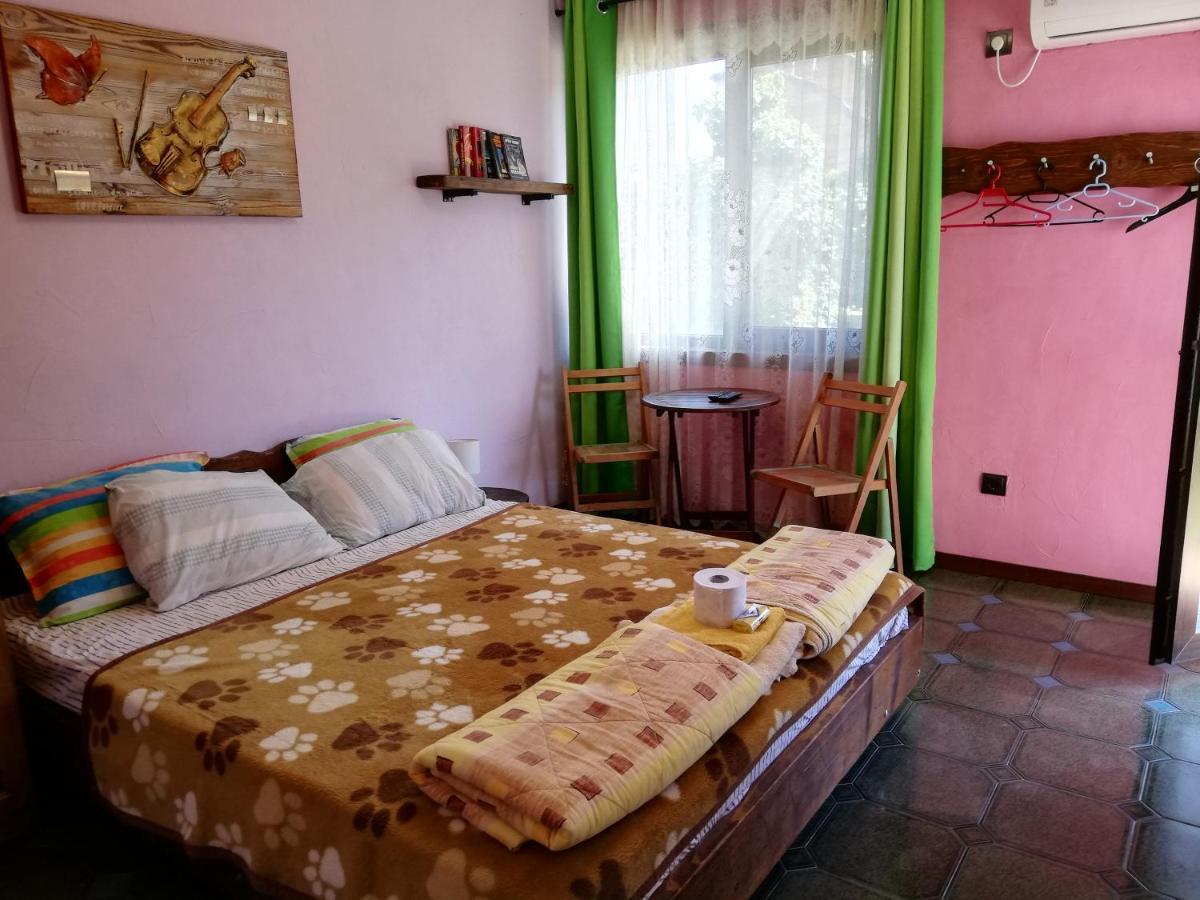 Guest House Fanny Sinemoretz Exterior photo