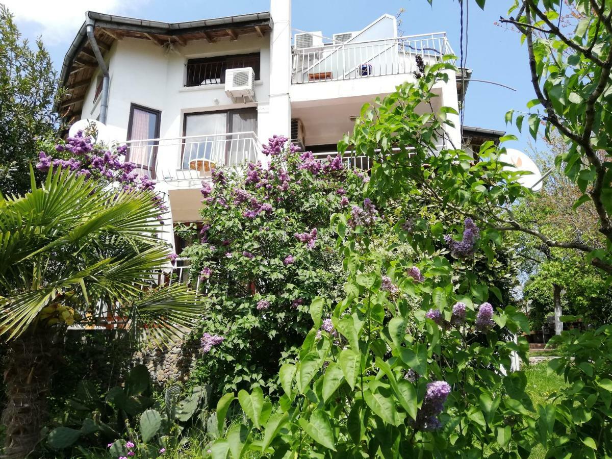 Guest House Fanny Sinemoretz Exterior photo