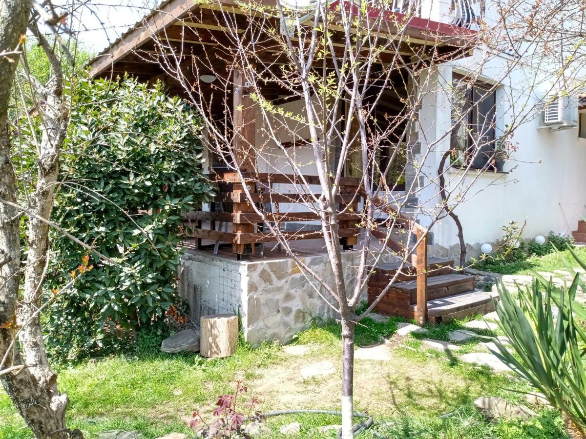 Guest House Fanny Sinemoretz Exterior photo